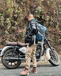 Travel far, travel wide, but always travel with a friend by your side.❤️❤️