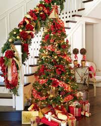Christmas tree decoration idea red and gold. 42 Amazing Red And Gold Christmas Decor Ideas Digsdigs