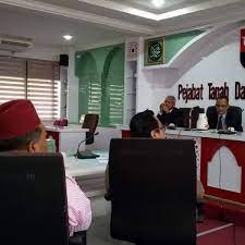 Sejumlah pejabat publik kota banjar, jawa barat terlihat asyik ngopi di cikobis (ciamis kopi bis) tanpa menjaga jarak ataupun memakai masker. Pejabat Tanah Dan Jajahan Kota Bharu Videos Facebook