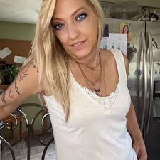 Sharon Vandevander's Instagram, Twitter & Facebook