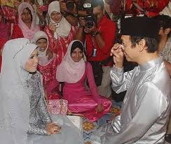 You da pregnant 4month kn kn. Gambar Perkahwinan Aziz M Osman Bersama Puteri Lily Areal Celebrity