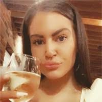 Elizabeth Corless's Instagram, Twitter & Facebook