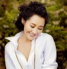 转载】中年性感女星大盘点：许晴、殷桃、俞飞鸿、李小冉，谁更迷人？ -