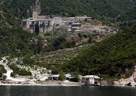 Με θέμα τον αγιο παντελεημων τον ιαματικο, καθαρό φύλλο χρυσού 22κ περιμετρικά του προσώπου. Monh Agioy Payloy Agio Oros