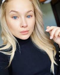 Holly Clifford's Instagram, Twitter & Facebook