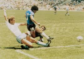 Apo viajó al mundial por radio rivadavia, ese día no le tocó trabajar porque comentaron julio ricardo y víctor brizuela, pero igualmente fue a la. 1986 Las Fotos Del Gol Inmortal Contado Por Diego El Grafico