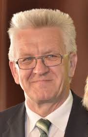 Raum für lockerungen sieht er noch nicht. Berkas Winfried Kretschmann 2012 Cropped Jpg Wikipedia Bahasa Indonesia Ensiklopedia Bebas