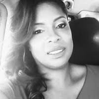 Lisa Bramble's Instagram, Twitter & Facebook