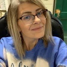 Kari Lively's Instagram, Twitter & Facebook