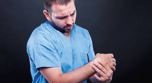 At hamre eller at arbejde i mange timer med mus og. Smerter I Handleddet Seneskedehindebetaendelse Krop Fysik