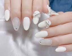 Top 60+ nail cô dâu màu trắng nhẹ nhàng, tinh tế và thu hút nhất