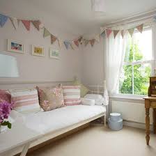 Setiap ruangan di rumah ini didekorasi berwarna pastel dengan motif bunga yang cantik. Cara Membuat Dekorasi Ruang Tamu Shabby Chic Dan Cantik Di Rumah Mungil Helloshabby Com Interior And Exterior Solutions
