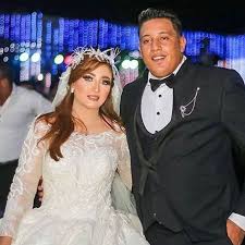 وكان ورط حمو بيكا الفنان المصري أحمد الفيشاوي مع نقابة المهن الموسيقية، وذلك بعد توجيه الأخيرة إنذار للفيشاوي بسبب أغنيتة الجديدة نمبر 2، والتي كان من المقرر ان يظهر فيها حمو بيكا. Ø¨Ø§Ù„ØµÙˆØ± Ø­Ù…Ùˆ Ø¨ÙŠÙƒØ§ ÙŠÙˆØ§Ø¬Ù‡ Ø§Ù†ØªÙ‚Ø§Ø¯Ø§Øª Ù„Ø§Ø°Ø¹Ø© ÙÙŠ Ø£ÙˆÙ„ Ø¸Ù‡ÙˆØ± Ù„Ù‡ Ø¨Ø¹Ø¯ Ø§Ù„Ø²ÙˆØ§Ø¬