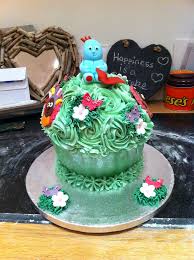 Pin Van Gabriella Mateffy Op Giant Cupcake