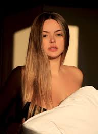 She rose to fame after releasing a po t'pëlqen in 2014, gathering over 100,000 views on youtube within 24 hours. Enca On Twitter First No Makeup Photoshoot