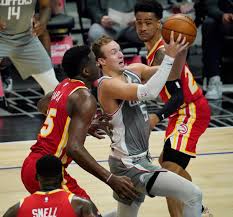 Luke douglas kennard (born june 24, 1996) is an american professional basketball player for the los angeles clippers of the national basketball association (nba). Kennard Inspires Clippers Comeback Rockets End Losing Streak Daily Sabah