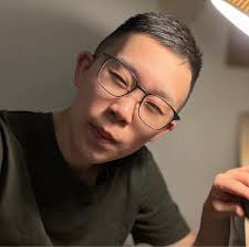 颱風過後◎李豪⠀ 有的人走過責怪生活裡滿地泥濘不知道自己是雨。 ⠀ 有的人走後卻嫌樹東倒西歪不曉得自己是風。