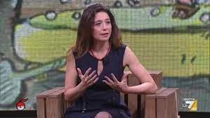Barbara gallavotti is the author of le grandi epidemie. La Biologa Barbara Gallavotti Vediamo Una Crescita Della Mortalita In Tutte Le Fasce Di Eta
