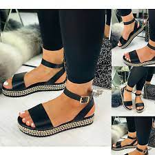 Que vous cherchiez une paire de sandales à talons hauts, à talons compensés ou simplement des gougounes classiques, vous la trouverez chez nous. Neu Damen Absatzsandalen Ladies Knochelriemen Nieten Schnalle Sommerschuhe Grosse Ebay