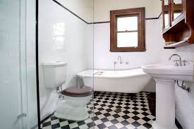From sleek city lofts to rustic farmhouses, black and white rooms never fail to elevate the aesthetic of a home. 75 Beautiful Traditional Black And White Tile Bathroom Pictures Ideas March 2021 Houzz