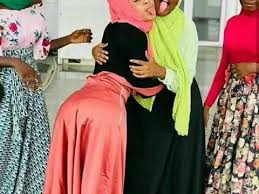 Kalli yanda yayan hausawa suke sheke ayarsu dasunan kwalliyr biki asiri yatuno suna a tsirara. Download Hausa Nonuwan 3gp Mp4 Codedwap