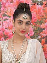 Buy ZAVERI PEARLS Green Kundan Austrian Diamonds Artificial Stones & Beads  Embellished Long Bridal Necklace Earring & Maangtikka Set For  Women-ZPFK16924 at Amazon.in