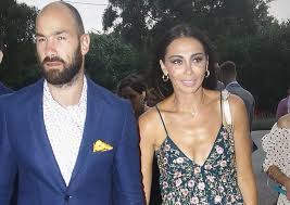 Η ολυμπία χοψονίδου, όπως συνηθίζει άλλωστε, ανήμερα των θεοφανείων, βούτηξε για να πιάσει τον σταυρό και στο πλευρό της είχε τα σπανουλάκια. Egkyos Gia Ekth Fora H Olympia Xopsonidoy To Binteo Me Thn Antidrash Toy Basilh Spanoylh Lifo