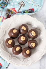How To Make Creamy Chocolate Peanut Butter Balls Or Buckeyes With 4 Ingredients Easy No Ba Christmas Candy Recipes Homemade Christmas Desserts Candy Recipes