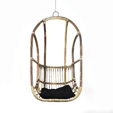 Fauteuil Suspendu En Rotin 2 Poignees 1 Coussin Noir En 2020 Fauteuil Suspendu Coussin Noir Et Rotin
