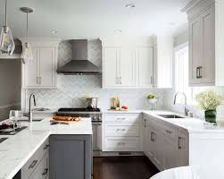Here we share our gallery of white kitchen cabinets with dark countertops including a variety of finishes, materials and design ideas. 30 Stylish And Elegant Kitchens With Light And Dark Contrasts