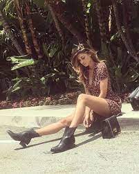 She is an actress, known for non c'è 2 senza te (2015), il commissario montalbano (1999) and se sei così ti dico sì (2011). Pin Su Belen Rodriguez