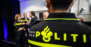 #politieagent instagram videos and photos. Teamchefs Overgeplaatst Na Onderzoek Zelfdoding Politieagent Nrc
