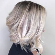 Dies ist ein weiteres beispiel für den kontrast kann man erreichen, indem platin oder silber strähnen. Das Aschblond Trifft Den Geschmack Aller Blond Junkies Frisurentrends Zenideen