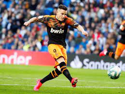 Marseille are keen on two valencia players. Valencia Gameiro Vor Dem Absprung