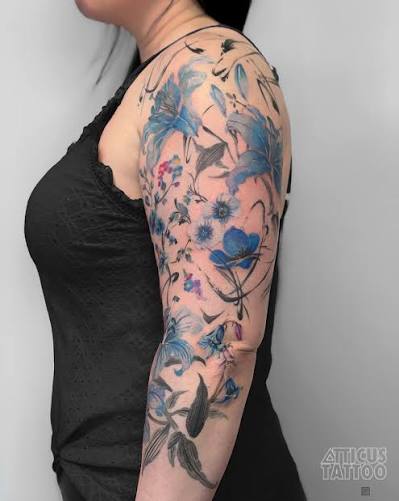 This floral sleeve that Luu did is stunning! The colours are so beautiful and we love the splashes of ink-wash 😍💙💜. Contact us to book your own tattoo with Luu! ~ATTICUS TATTOO~