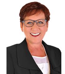 Monique Larsen's Instagram, Twitter & Facebook