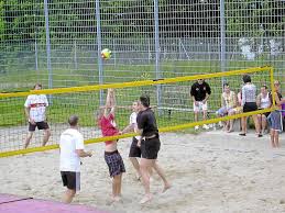 Volleyballfeld von der grundlinie aus gesehen das spielfeld ist 18 m lang und 9 m breit. Auf Dem Zimmerner Volleyballfeld War Am Wochenende Einiges Geboten Foto Schutz Schwarzwalder Bote