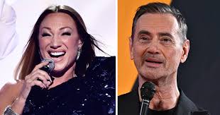 Melodifestivalen 2021 kommer att bli en speciellt tillställning med tanke på coronakrisen. Darfor Ska Melodifestivalen 2021 Finalen Sandas Pa Engelska Svt S Nya Drag Helt Nytt Kapitel