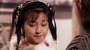 金庸茶館-  第二式飞龙在天：降龙十八掌中的一招，同样源于周易。辞曰：“飞龙在天，利见大人”，飞龙即翱翔在天空的龙，飞龙在天，看尽世事，所以能发现大人（有道德的人）。这一招由上势下，借惯性伤人，正如飞龙借有德者而扬名，威力奇大。 