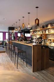 Bar Noir Et Bois Interieur De Restaurant Idee Deco Bar Amenagement Restaurant