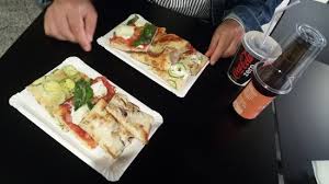 3 ½ cups of bread flour 2 ¾ cups of water (room temperature) 2 tbsp of extra virgin olive oil 1 tbsp & 2 tsp sea salt. La Migliore Pizza Al Taglio Di Milano Recensioni Su Alice Pizza Milano Tripadvisor