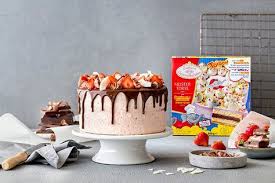 Drip Cake So Gelingt Die Perfekte Ganache Schokoladen Ganache Rezept Schokoladen Ganache Tortendeko