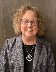 Lynn Steele's Instagram, Twitter & Facebook