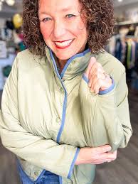 A fleece jacket that reverses to smooth? Heck yeah, sign me up! The cute  colorway feels lighter and brighter, and brings a fresh feel heading into  the new year ahead!!! Shop this