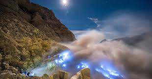 Kawah Ijen Petualangan Indah di Banyuwangi Jawa Timur - Jawa Timur