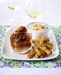 Currywurst Deluxe Zu Pommes Und Farmersalat Rezept Lecker Rezept Rezepte Lecker Currywurst