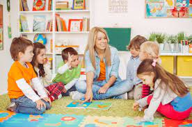 C'est vrai, pourquoi on travaille ? 5 Diplomes Pour Travailler Dans La Petite Enfance Maformation