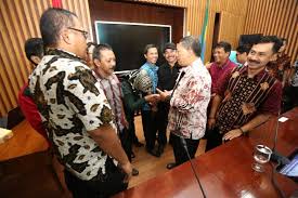 Gaji umr kota bandung 2020. Bandung Hore Gaji Guru Honorer Di Kota Bandung Diupayakan Dekati Umk