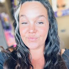 Who is a great hair stylist for fine, thin, naturally curly hair and auburn  coloring with low and/or highlights?