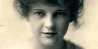 Who is Molly Malone dating? Molly Malone boyfriend, husband